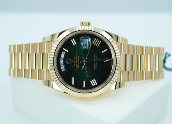 BRAND NEW Rolex 228238 DAY DATE 40 YELLOW GOLD GREEN OMBRE DIAL 2025 FULL SET - Image 10