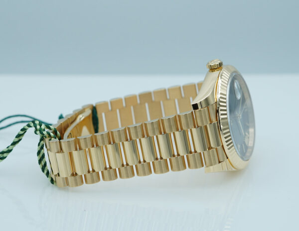 BRAND NEW Rolex 228238 DAY DATE 40 YELLOW GOLD GREEN OMBRE DIAL 2025 FULL SET - Image 5