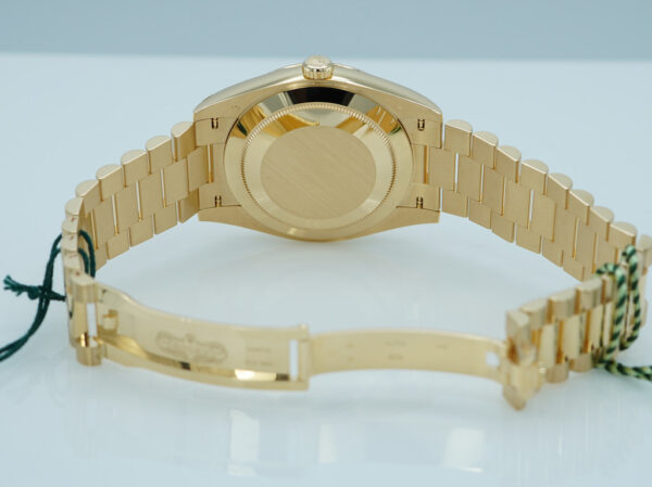 BRAND NEW Rolex 228238 DAY DATE 40 YELLOW GOLD GREEN OMBRE DIAL 2025 FULL SET - Image 8