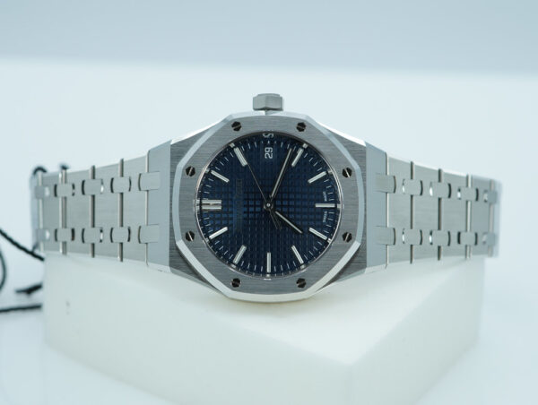 BRAND NEW Audemars PIGUET ROYAL OAK 15550ST BLUE DIAL 37MM 2025 FULL SET - Image 11
