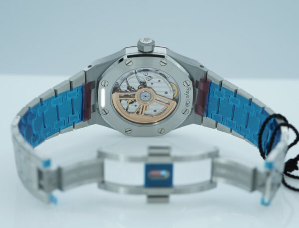 BRAND NEW Audemars PIGUET ROYAL OAK 15550ST BLUE DIAL 37MM 2025 FULL SET - Image 9