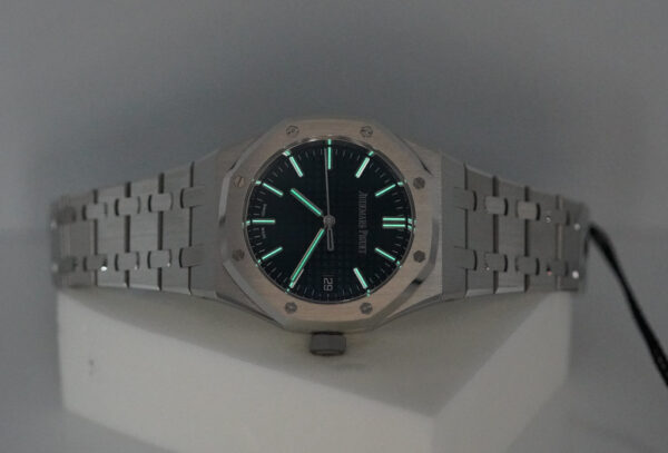 BRAND NEW Audemars PIGUET ROYAL OAK 15550ST BLUE DIAL 37MM 2025 FULL SET - Image 12