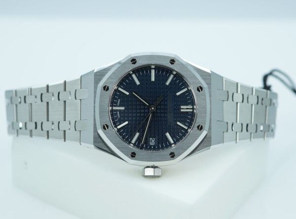 BRAND NEW Audemars PIGUET ROYAL OAK 15550ST BLUE DIAL 37MM 2025 FULL SET - Image 10