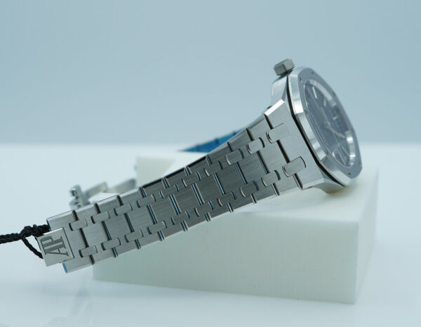 BRAND NEW Audemars PIGUET ROYAL OAK 15550ST BLUE DIAL 37MM 2025 FULL SET - Image 5