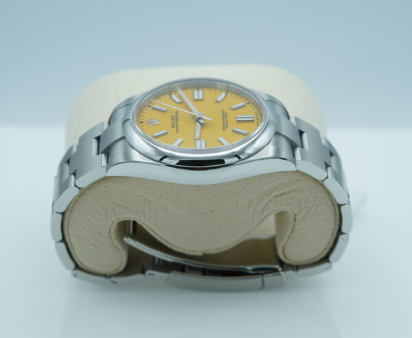 Rolex 124300 OYSTER PERPETUAL 41 YELLOW DIAL 2021 FULL SET - Image 3