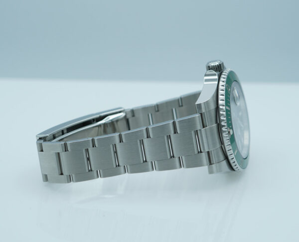 Rolex 116610LV SUBMARINER HULK GREEN DIAL GREEN BEZEL 2018 FULL SET - Image 6