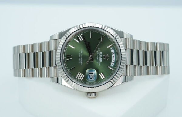 Rolex 228239 DAY DATE 40 WHITE GOLD OLIVE GREEN ROMAN DIAL 2021 FULL SET - Image 9