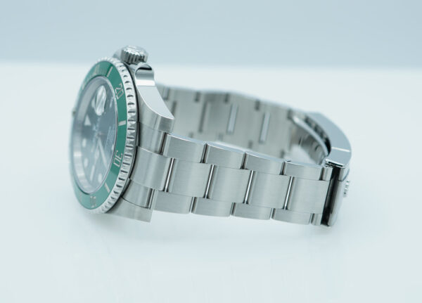 Rolex 116610LV SUBMARINER HULK GREEN DIAL GREEN BEZEL 2018 FULL SET - Image 5