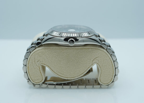 Rolex 228239 DAY DATE 40 WHITE GOLD OLIVE GREEN ROMAN DIAL 2021 FULL SET - Image 3