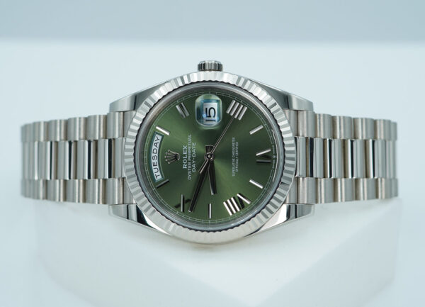 Rolex 228239 DAY DATE 40 WHITE GOLD OLIVE GREEN ROMAN DIAL 2021 FULL SET - Image 10