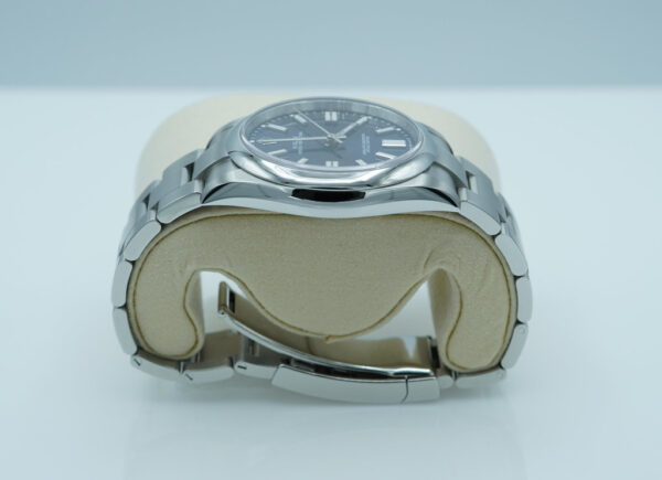 BRAND NEW Rolex 124300 OYSTER PERPETUAL 41 BLUE DIAL 2025 WARRANTY FULL SET - Image 3