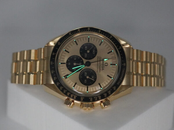 Omega SPEEDMASTER MOONWATCH MOONSHINE GOLD PANDA DIAL BRACELET 2023 FULL SET - Image 11