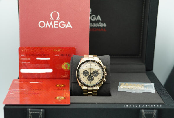 Omega SPEEDMASTER MOONWATCH MOONSHINE GOLD PANDA DIAL BRACELET 2023 FULL SET - Image 2