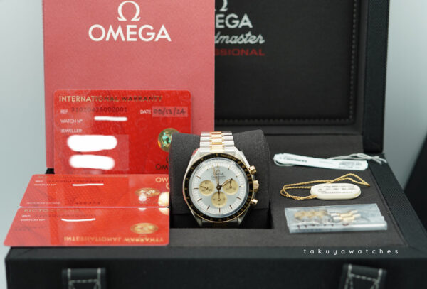 Omega SPEEDMASTER MOONWATCH TWO TONE MOONSHINE GOLD 2024 WARRANTY FULL SET - Image 2