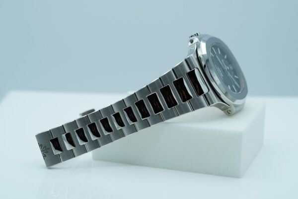Patek PHILIPPE 5726 NAUTILUS ANNUAL CALENDAR MOONPHASE BLUE DIAL 2023 FULL SET - Image 5