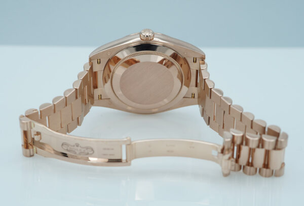 Rolex 228235 DAY DATE 40 18K ROSE GOLD OLIVE GREEN ROMAN DIAL 2022 WARRANTY FULL SET - Image 8
