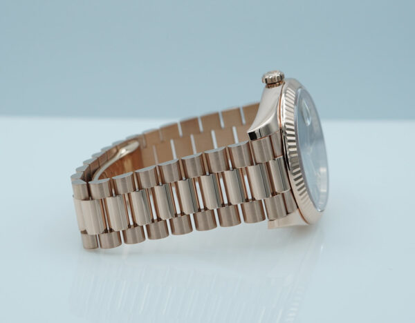 Rolex 228235 DAY DATE 40 18K ROSE GOLD OLIVE GREEN ROMAN DIAL 2022 WARRANTY FULL SET - Image 6