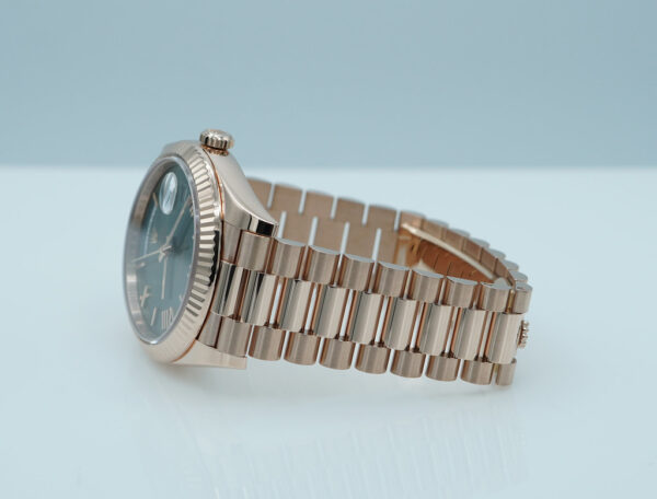 Rolex 228235 DAY DATE 40 18K ROSE GOLD OLIVE GREEN ROMAN DIAL 2022 WARRANTY FULL SET - Image 5