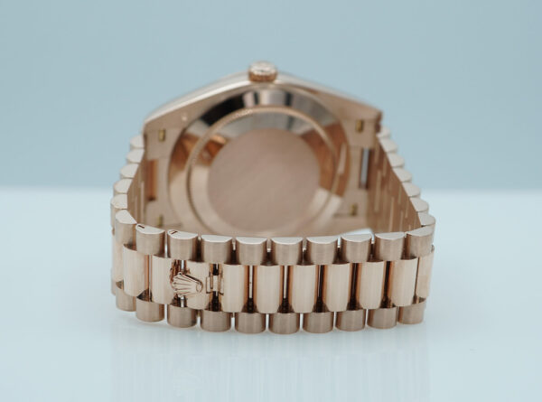 Rolex 228235 DAY DATE 40 18K ROSE GOLD OLIVE GREEN ROMAN DIAL 2022 WARRANTY FULL SET - Image 7