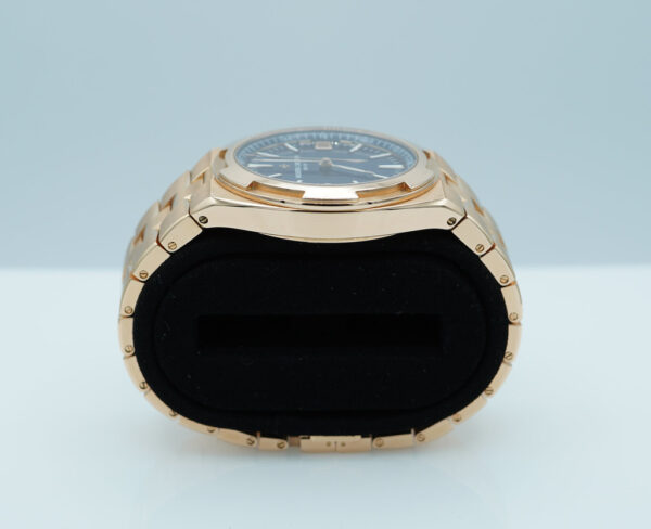 Vacheron CONSTANTIN OVERSEAS 18K ROSE GOLD BLUE DIAL 4500V 2022 FULL SET - Image 4