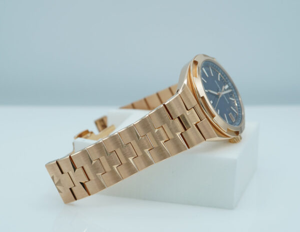Vacheron CONSTANTIN OVERSEAS 18K ROSE GOLD BLUE DIAL 4500V 2022 FULL SET - Image 5