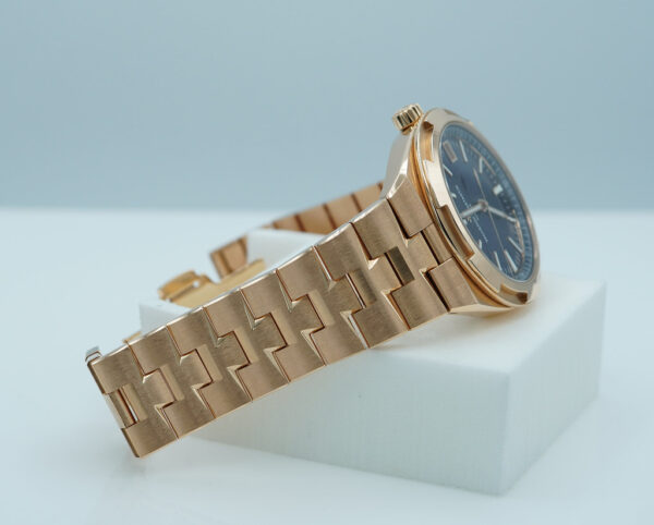 Vacheron CONSTANTIN OVERSEAS 18K ROSE GOLD BLUE DIAL 4500V 2022 FULL SET - Image 6