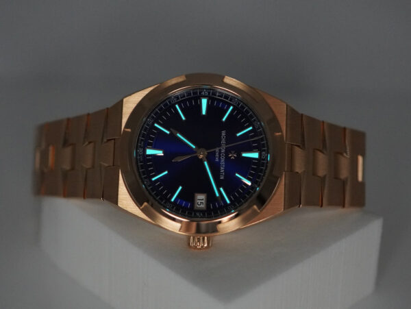 Vacheron CONSTANTIN OVERSEAS 18K ROSE GOLD BLUE DIAL 4500V 2022 FULL SET - Image 11