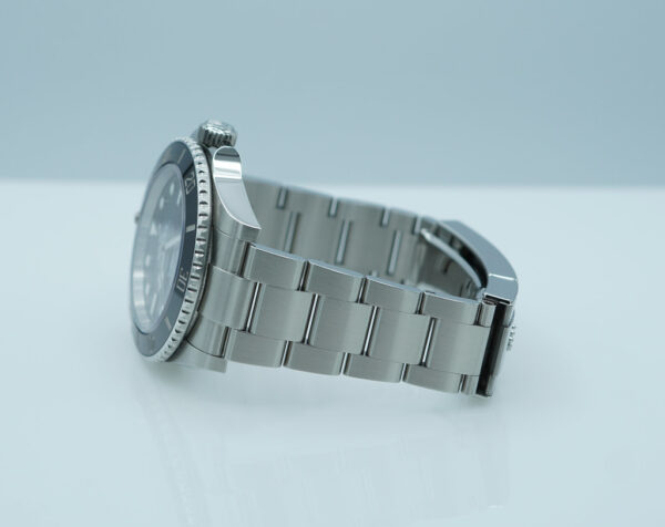 Rolex 124060 SUBMARINER NO DATE 41 NEW MODEL 2022 WARRANTY FULL SET - Image 5