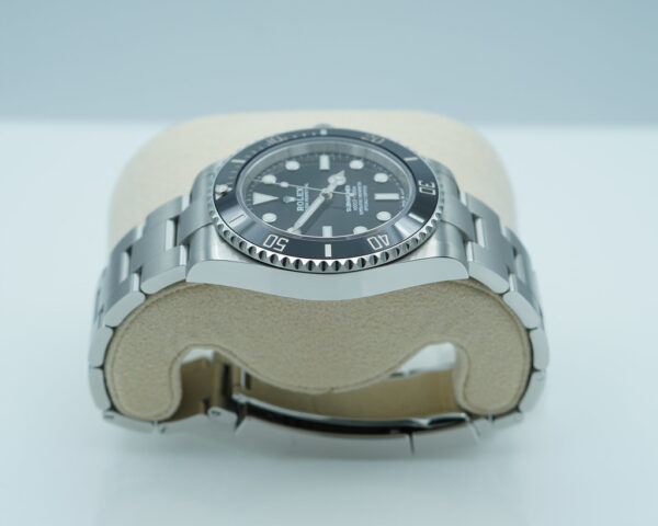Rolex 124060 SUBMARINER NO DATE 41 NEW MODEL 2023 WARRANTY FULL SET - Image 3