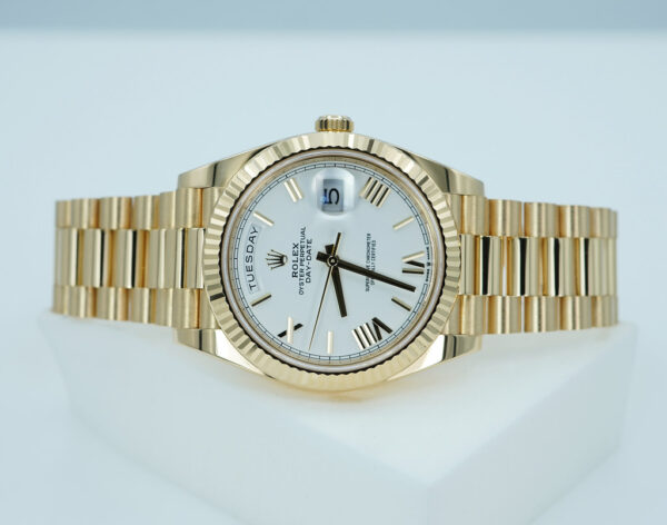 Rolex 228238 DAY DATE 40 YELLOW GOLD WHITE DIAL 2022 WARRANTY FULL SET - Image 10