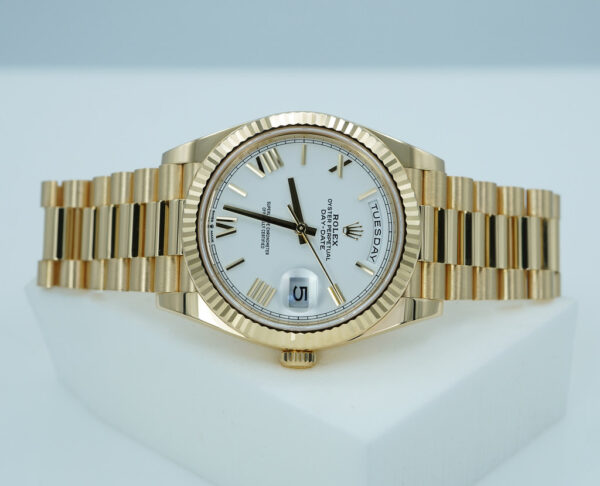 Rolex 228238 DAY DATE 40 YELLOW GOLD WHITE DIAL 2022 WARRANTY FULL SET - Image 9