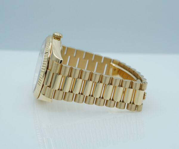 Rolex 228238 DAY DATE 40 YELLOW GOLD WHITE DIAL 2022 WARRANTY FULL SET - Image 5