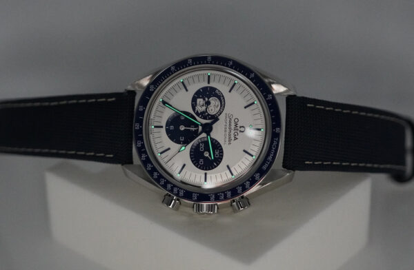 Omega SPEEDMASTER SILVER SNOOPY AWARD 50TH ANNIVERSARY 2022 WARRANTY FULL SET - Image 11