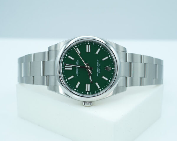 Rolex 124300 OYSTER PERPETUAL 41 GREEN DIAL 2022 WARRANTY FULL SET - Image 9