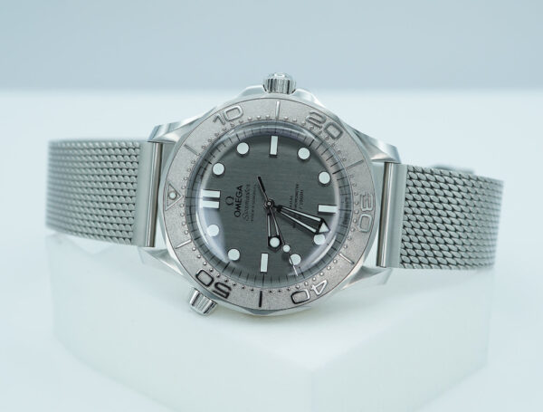 Omega SEAMASTER DIVER 300M STAINLESS STEEL TITANIUM BEZEL 2025 MODEL FULL SET - Image 10