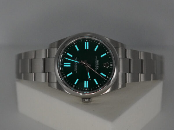 Rolex 124300 OYSTER PERPETUAL 41 GREEN DIAL 2022 WARRANTY FULL SET - Image 11