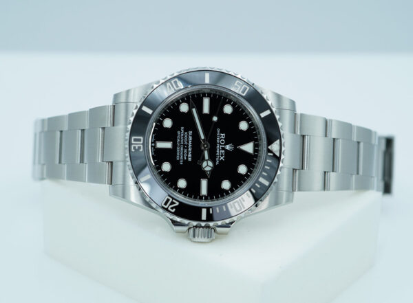 Rolex 124060 SUBMARINER NO DATE 41 NEW MODEL 2022 WARRANTY FULL SET - Image 9