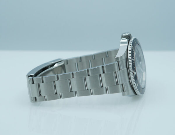 Rolex 124060 SUBMARINER NO DATE 41 NEW MODEL 2022 WARRANTY FULL SET - Image 5