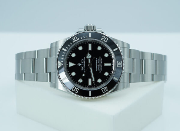 Rolex 124060 SUBMARINER NO DATE 41 NEW MODEL 2022 WARRANTY FULL SET - Image 10
