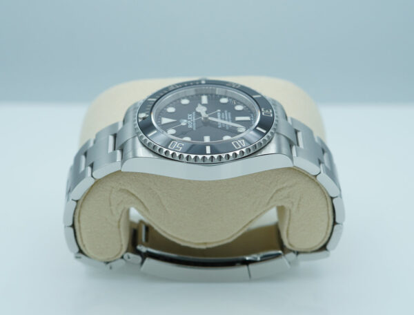 Rolex 124060 SUBMARINER NO DATE 41 NEW MODEL 2022 WARRANTY FULL SET - Image 4