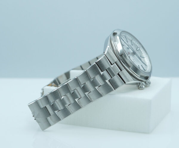 Vacheron CONSTANTIN OVERSEAS DUAL TIME 7900V SILVER DIAL 2022 WARRANTY FULL SET - Image 6