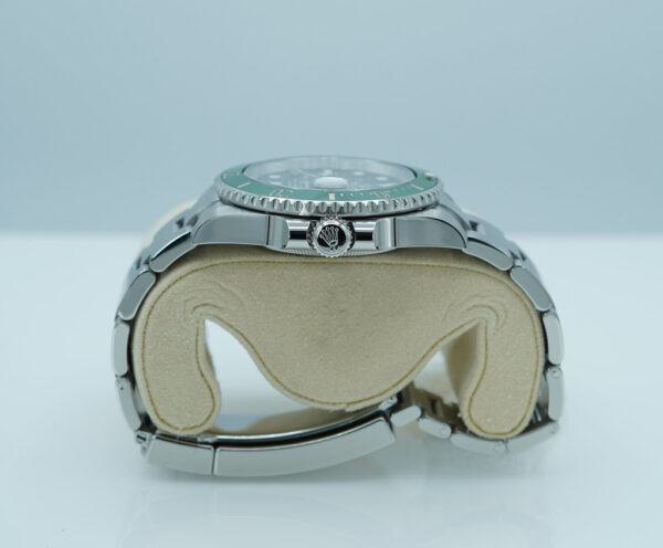 Rolex 116610LV SUBMARINER HULK GREEN DIAL GREEN BEZEL 2019 FULL SET - Image 4