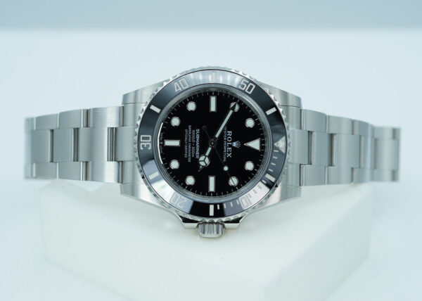 Rolex 124060 SUBMARINER NO DATE 41 NEW MODEL 2023 WARRANTY FULL SET - Image 9