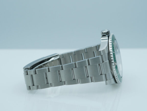 Rolex 116610LV SUBMARINER HULK GREEN DIAL GREEN BEZEL 2020 FULL SET - Image 6