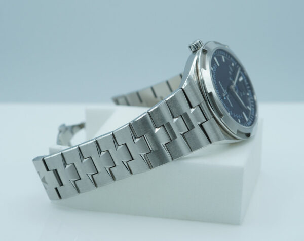 Vacheron CONSTANTIN OVERSEAS 4000V MOONPHASE RETROGRADE DATE BLUE DIAL 2025 FULL SET - Image 5