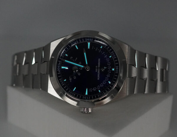 Vacheron CONSTANTIN OVERSEAS 4000V MOONPHASE RETROGRADE DATE BLUE DIAL 2025 FULL SET - Image 11