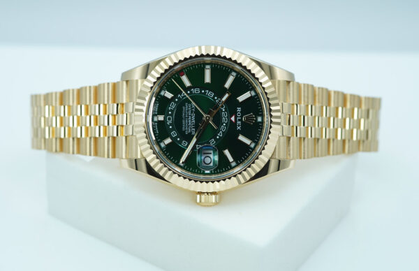 Rolex 336938 SKY-DWELLER 18K YELLOW GOLD GREEN DIAL JUBILEE BAND 2025 FULL SET - Image 9