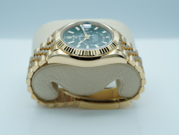 Rolex 336938 SKY-DWELLER 18K YELLOW GOLD GREEN DIAL JUBILEE BAND 2025 FULL SET - Image 4