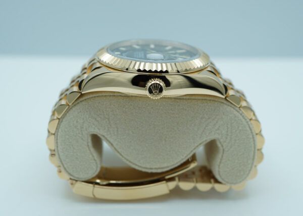 Rolex 336938 SKY-DWELLER 18K YELLOW GOLD GREEN DIAL JUBILEE BAND 2025 FULL SET - Image 3