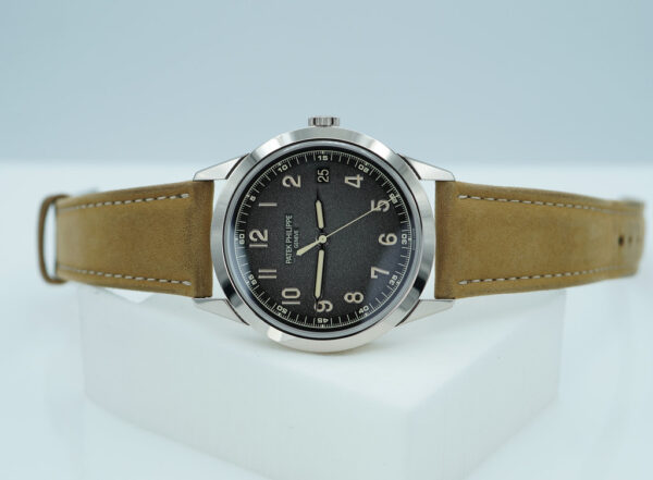 Patek PHILIPPE 5226G CALATRAVA WHITE GOLD CHARCOAL GRAY DIAL 2024 FULL SET - Image 10